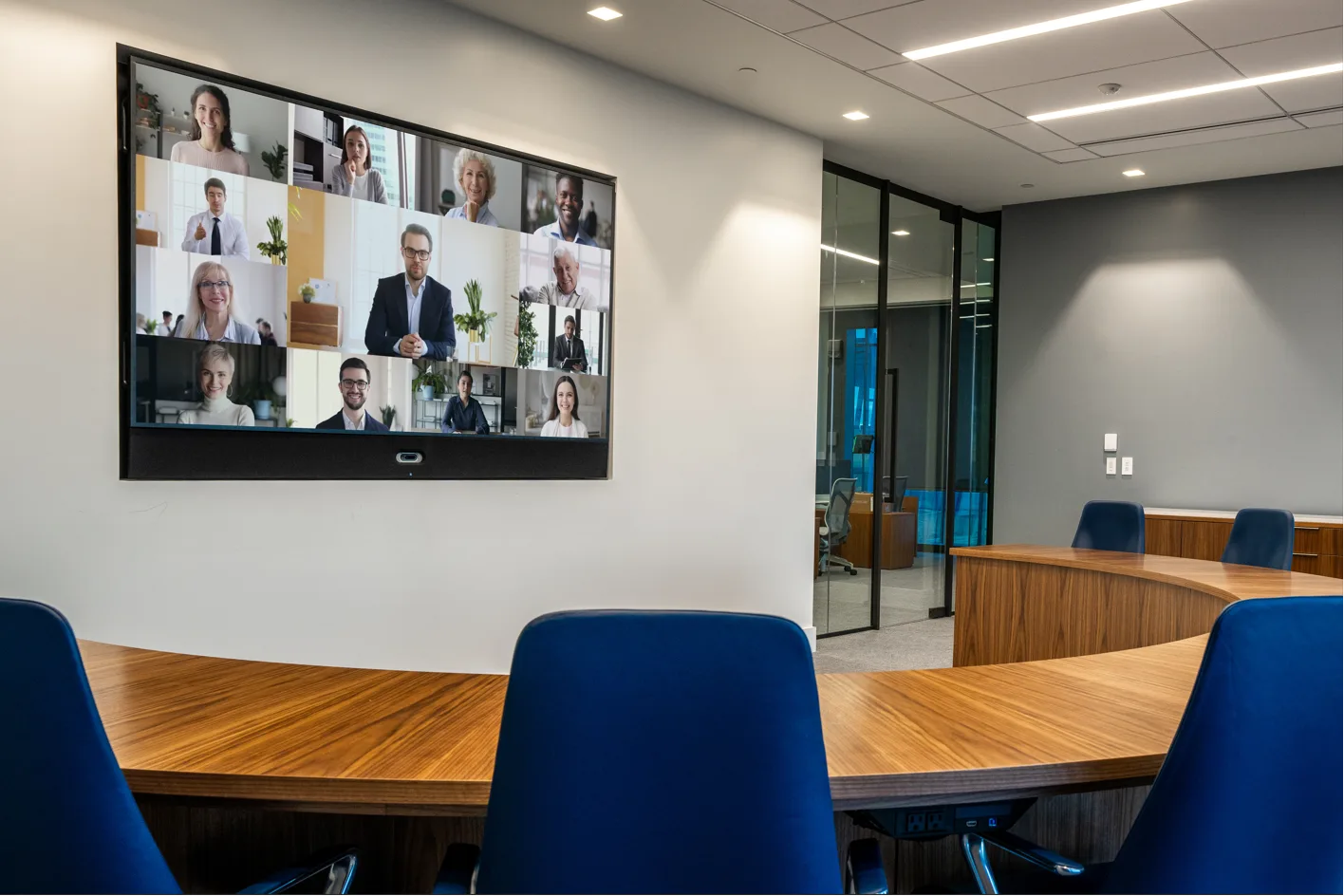 Telepresence room with a multi-participant video wall